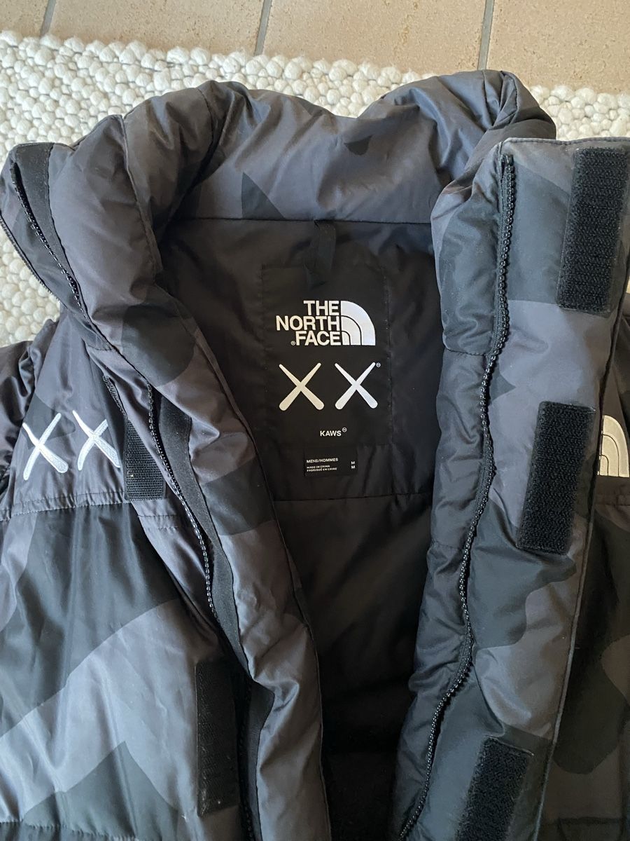 North Face Giacche: The North Face x Kaws Himalayan Parka, Größe M – Nuovo (secondo la descrizione) da Orselina venduto da stefaniamenz 1