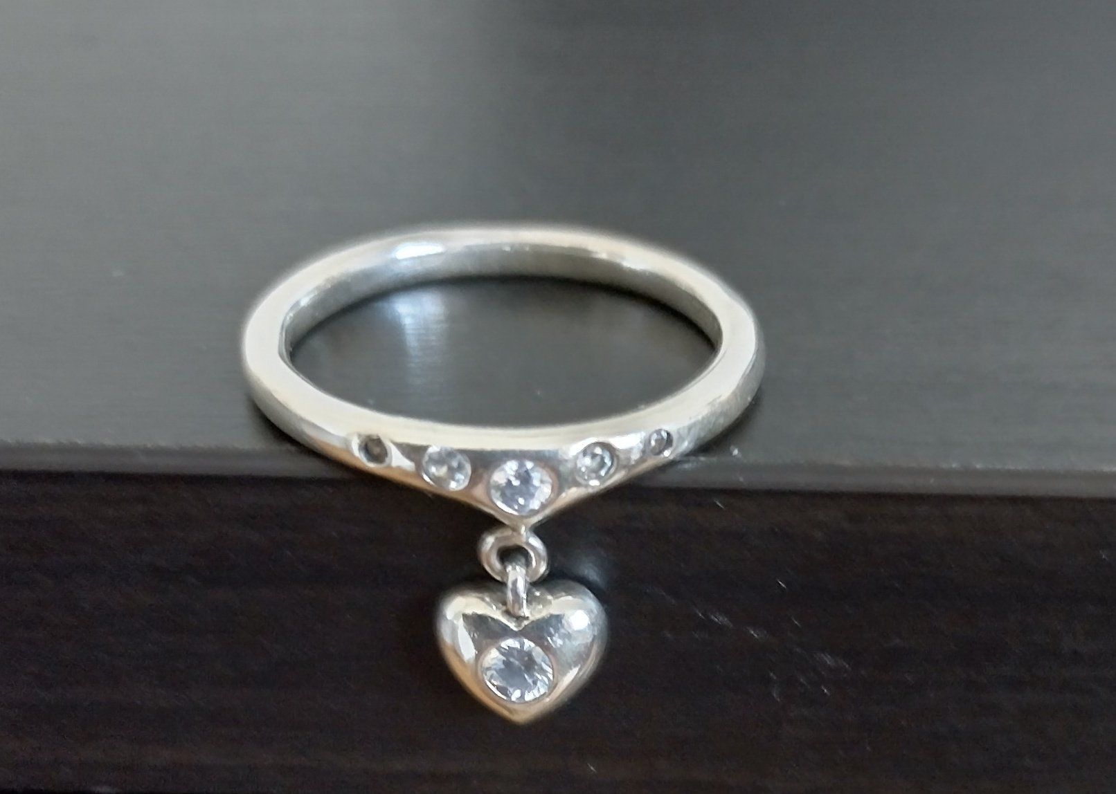 Ringe: XS RING MIT HERZ SILBER 925 UND GLITZER – Gebraucht aus Romanshorn von BoutiqueA