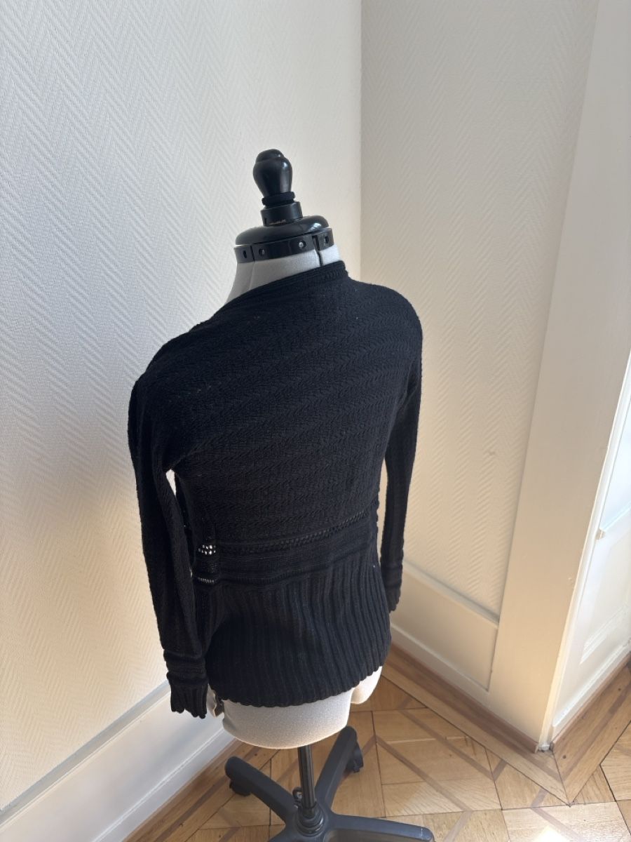 Gilets & Westen: Cardigan noir détaillé – Gebraucht aus Genève von fan_5n8s 1