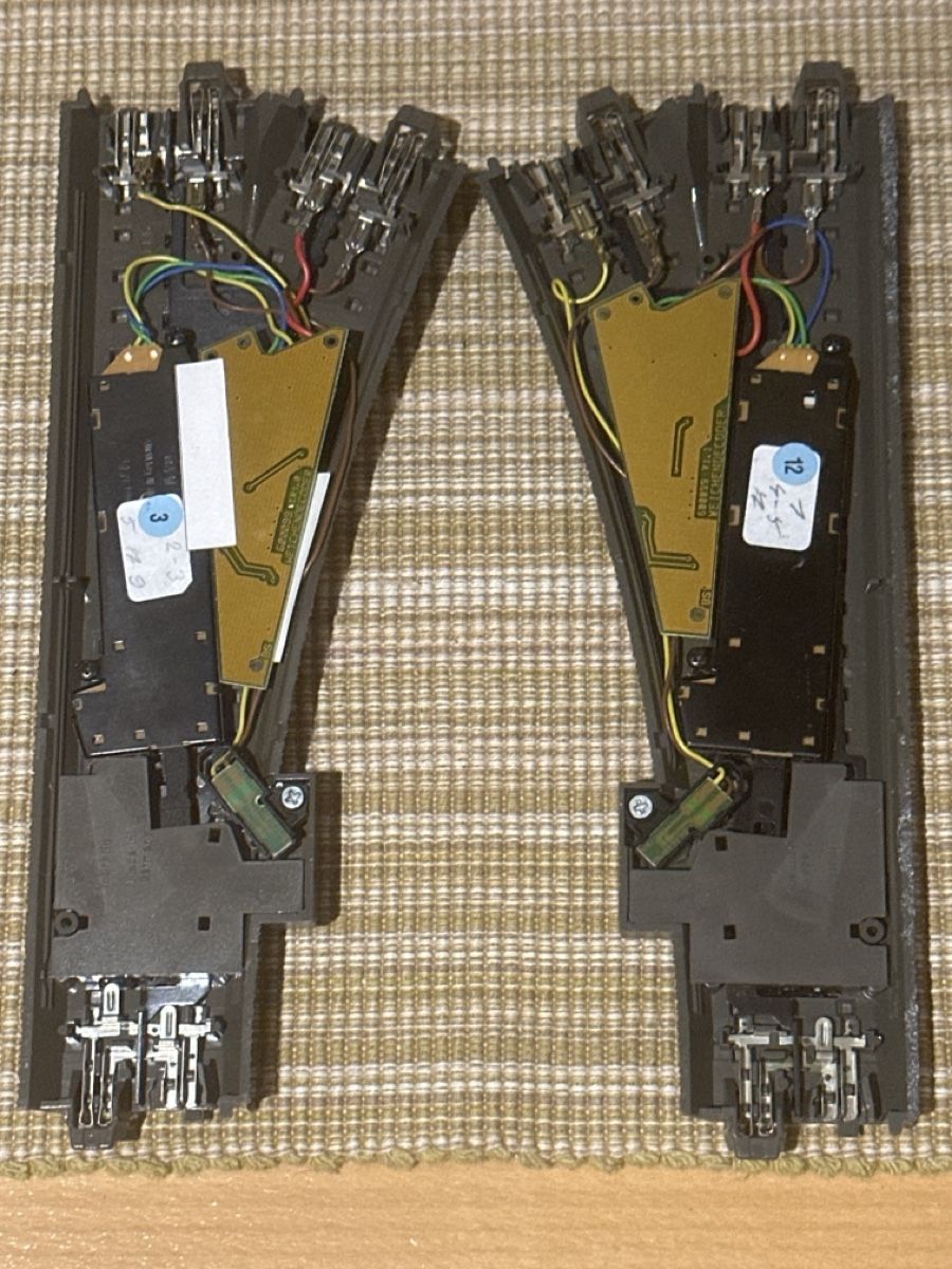Märklin Modellini di ferrovie: Märklin H0-WS Weichenpaar C-Gleis Antrieb Decoder Bel.ab19.- – Usato da Sennwald venduto da HARO-Import 1
