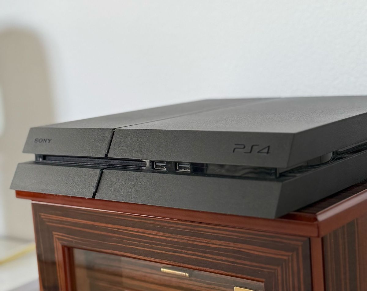 Sony Console: PS4 Slim mit 2 Controller + 4 Spiele - Top! – Usato da Oberburg venduto da __no__ah 1