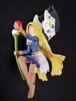 Schöne Spielfigur Fee mit Zauberstab zu Pferd