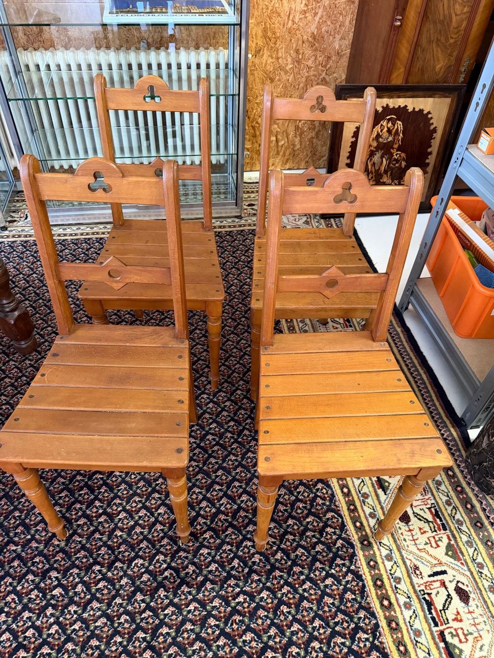 Chaises: 4 alte Holzstühle – D'occasion à Ebikon par Berku