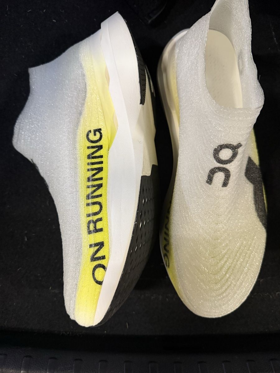 On Scarpe da uomo: On Cloudboom Strike LS neu 44 – Nuovo e nell'imballaggio originale da Zürich venduto da Sebi.063 1