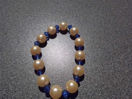 Armband weiss/blaue Perlen