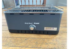 Holzkohlegrill mit Gebläse von Betty Bossy
