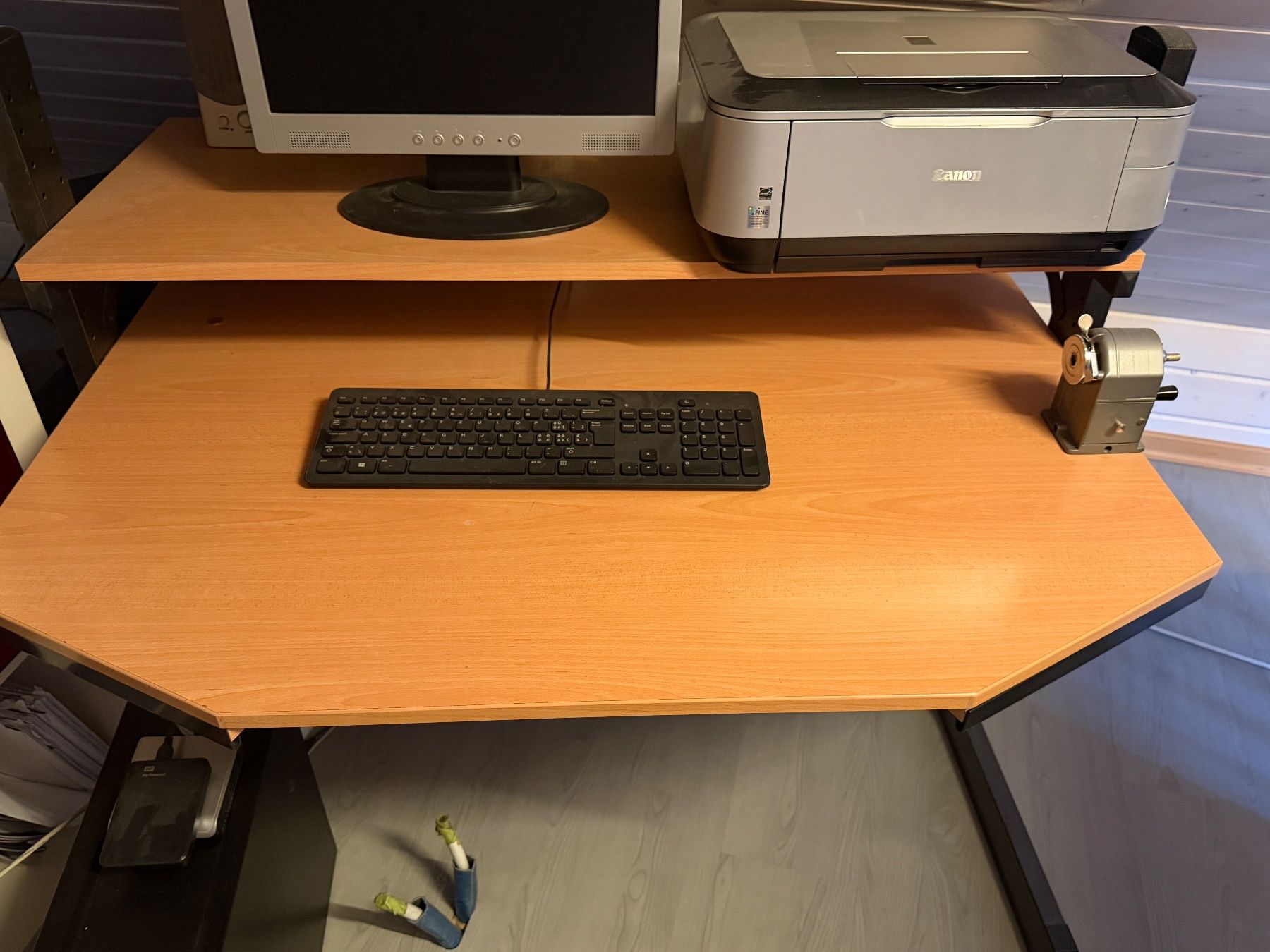 Bureaux: Bürotisch – D'occasion à Dietikon par janatroendle 2