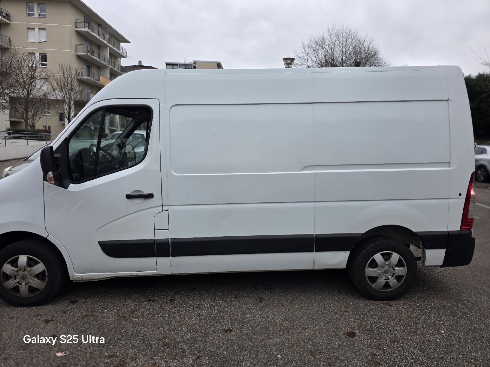 Renault Veicoli commerciali: Fourgon utilitaire Renault Master blanc bon état – Usato da Vallorbe venduto da Sabanienergie25 3