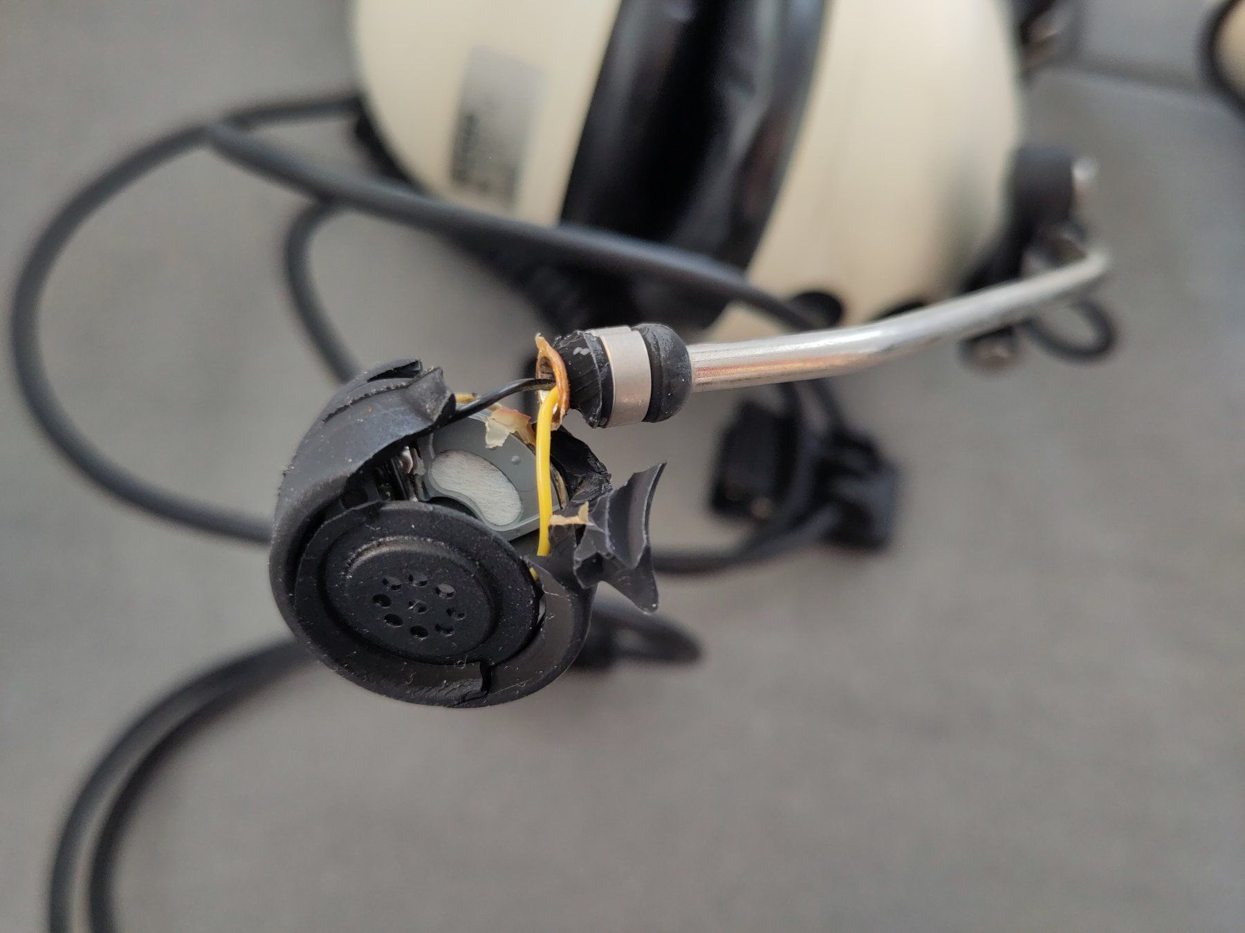 Casques audio: 2xPeltor Aviation Headset 7002 + SoftComm Intercom (Bastler) – Défectueux à Untersiggenthal par marmatch 2