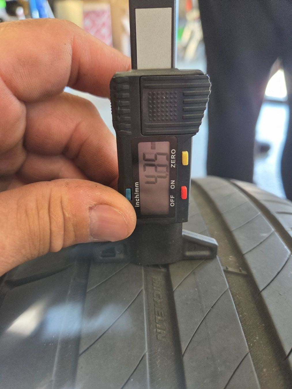 Pneus & Kompletträder: 225/45R17  Mischung – Gebraucht aus Fischbach-Göslikon von Emanuel.Bardhi 4
