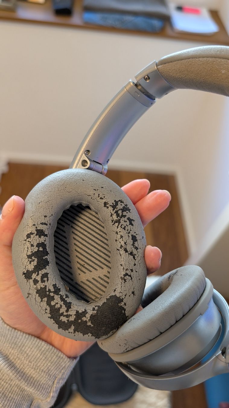 Bose Cuffie: Kopfhörer Bose QuietComfort silber – Usato da Zürich venduto da NaomiManon 7