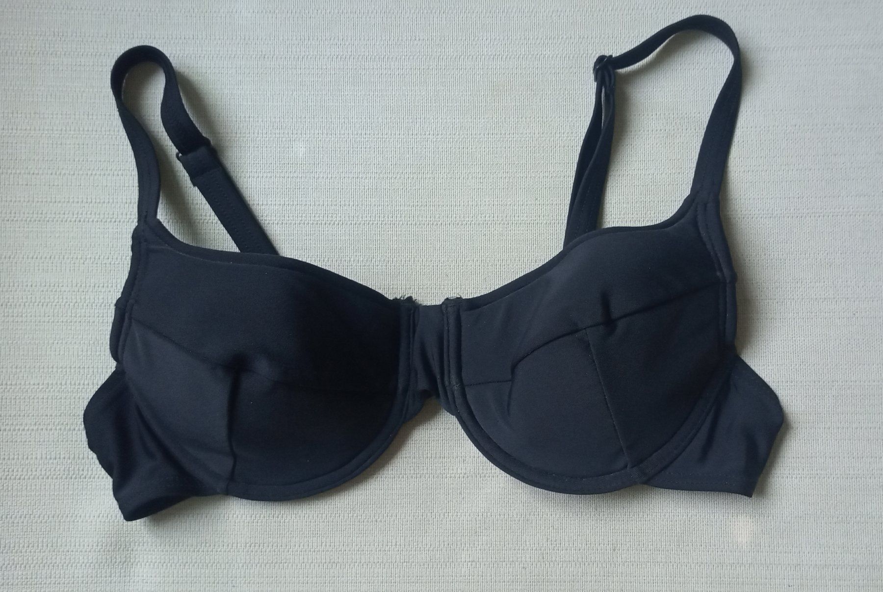 Costumi da bagno & Bikini: Bikini Top mit Bügel 36 schwarz – Usato da St. Gallen venduto da Hereplaysmusic