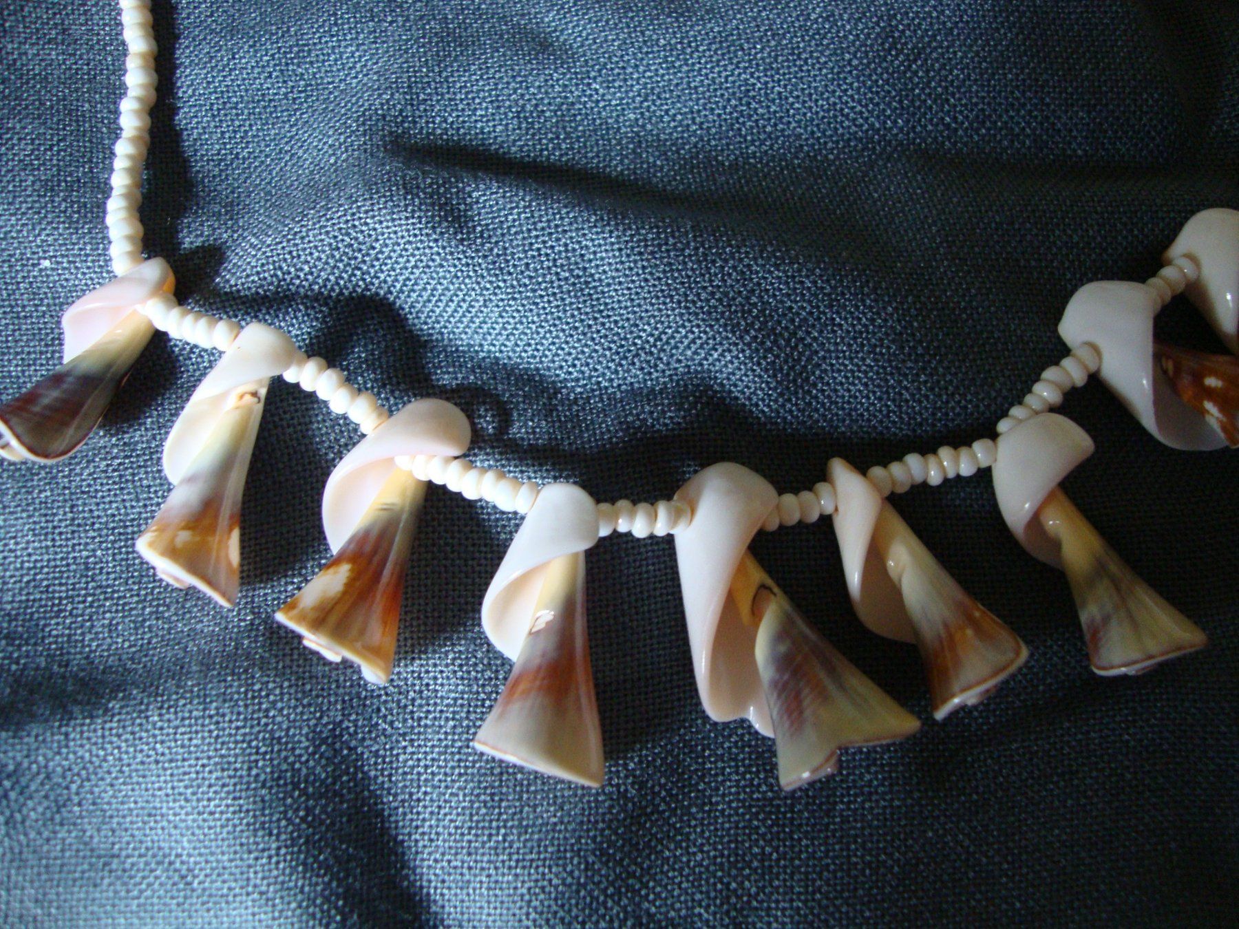 Catenine: Kette Muscheln mit Glasperlen, Handarbeit – Nuovo (secondo la descrizione) da Laufen venduto da ereli 1
