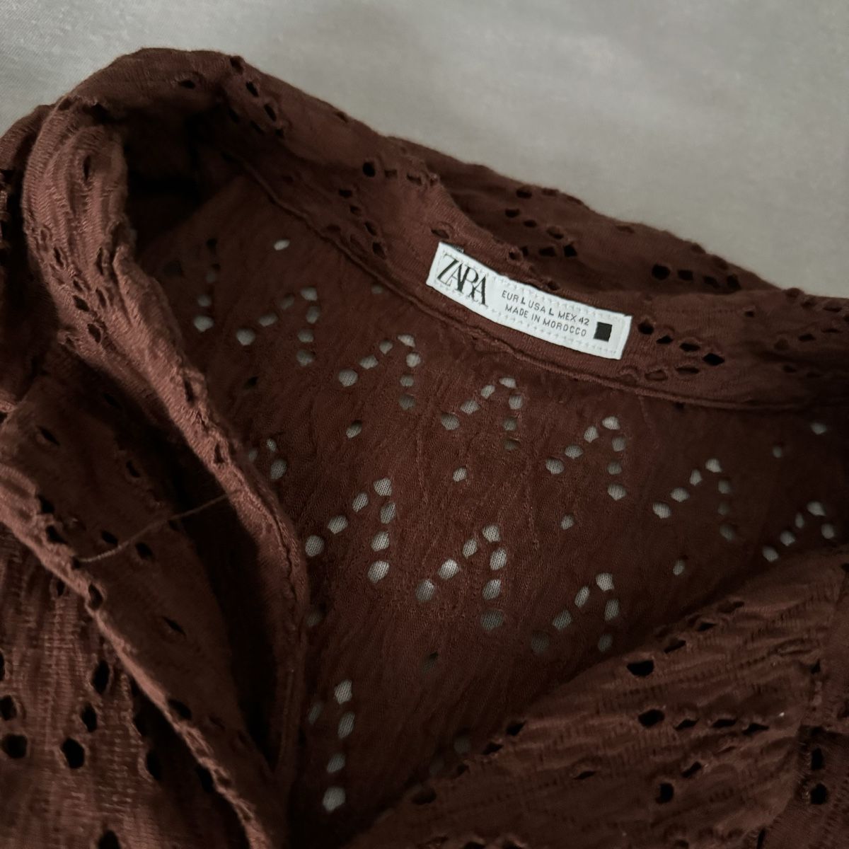 Zara Camicie: Zara Hemd Braun Grösse L, Lochmuster luftig – Nuovo (secondo la descrizione) da Hinwil venduto da norisenya 1