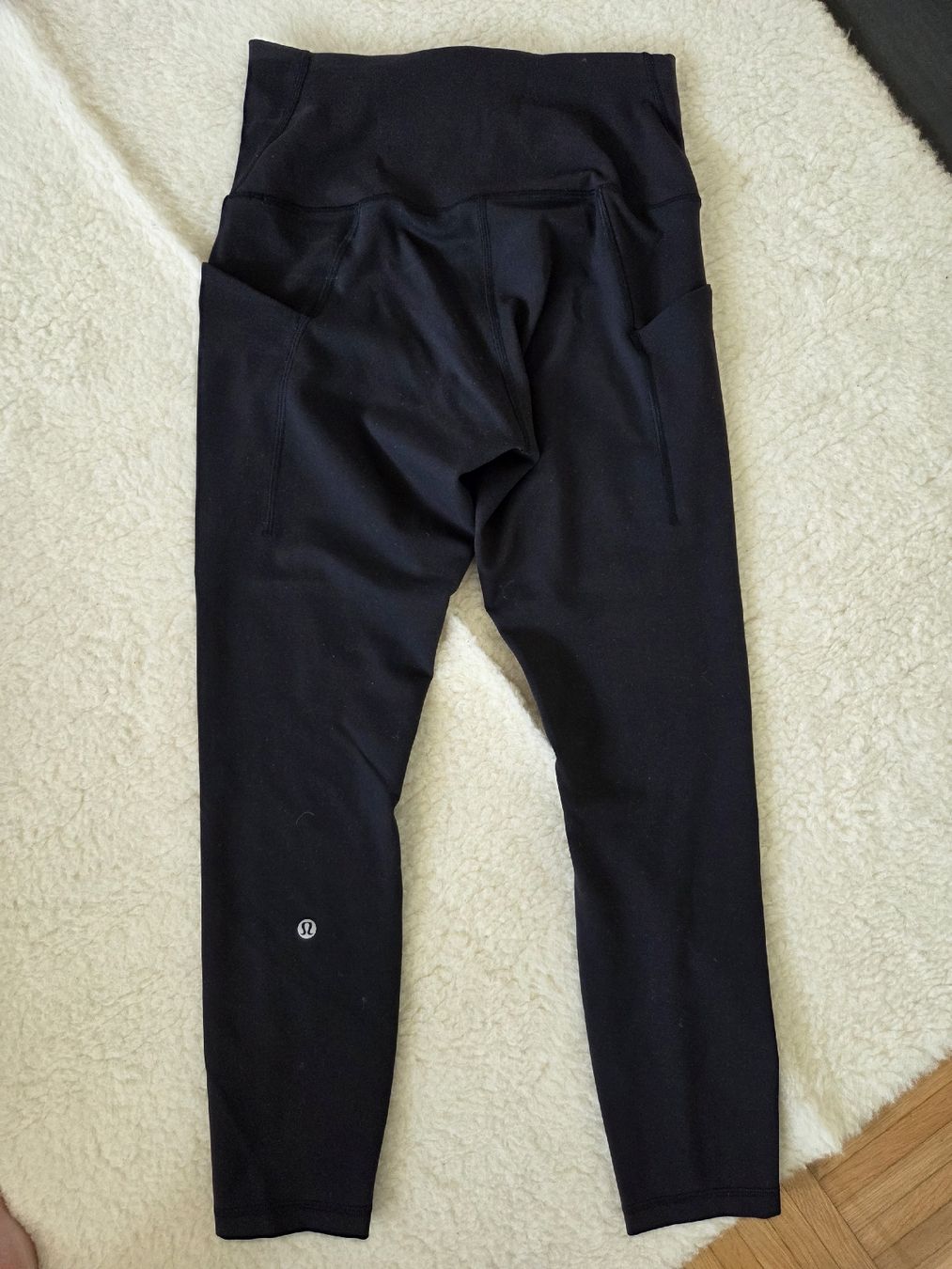 Lululemon Leggings: Lululemon Leggings Black Grosse 8 mit Pockets – Usato da Walchwil venduto da Petulas 4