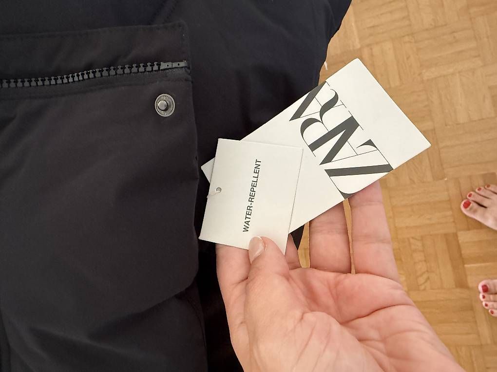 Altro abbigliamento per bambina: Zara Weste Gr. 116 NEU Schwarz – Usato da Küsnacht ZH venduto da Leen 4