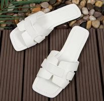 Weisse Sandalen