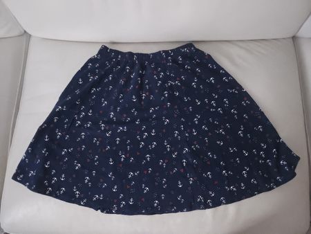 Jupe bleue à motifs