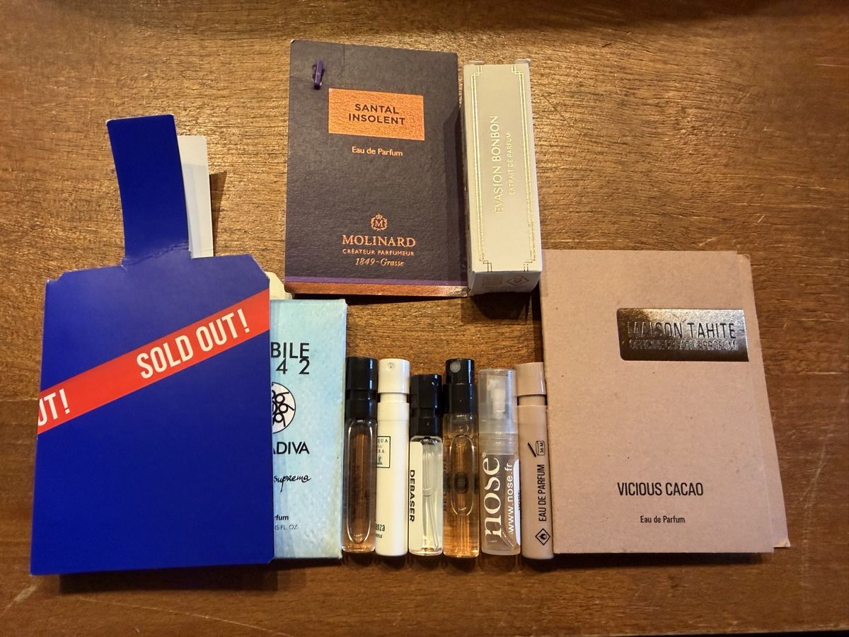 Parfum & Eau de Toilette: Echantillons parfums divers marques neuf  – Neu und originalverpackt aus fey von Caductilometre