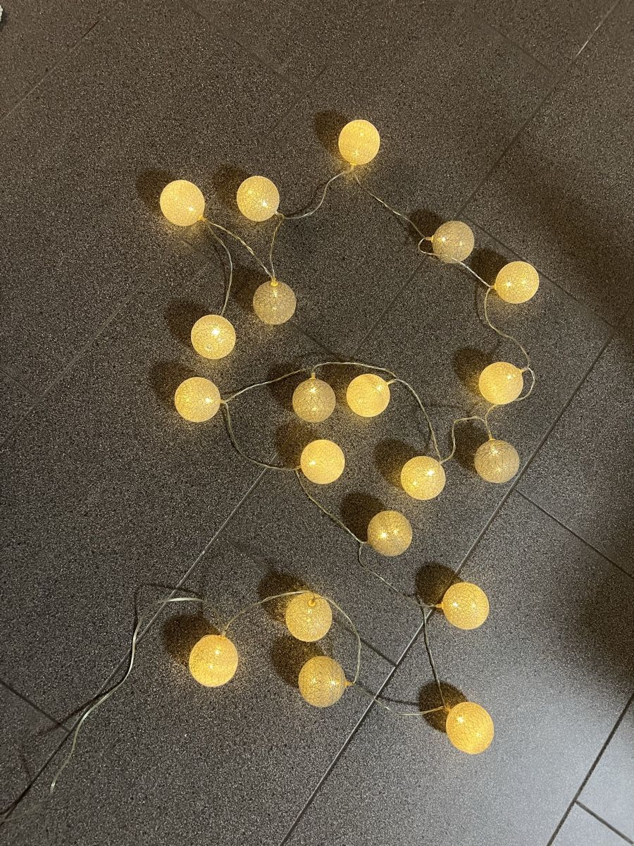Lichterketten & Leisten: Lichterkette LED 20 Kugeln – Gebraucht aus Suhr von KatzeMarta