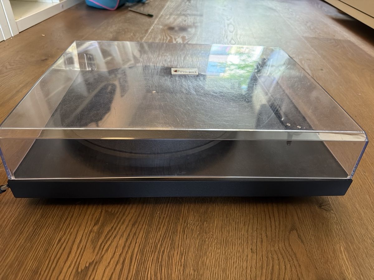Pro-ject Giradischi: Pro-Ject Debut III USB Plattenspieler - mit Motorfehler – Difettoso da Birmensdorf ZH venduto da PolzerJ1 2
