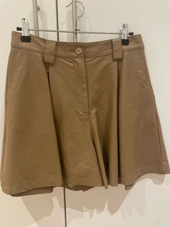 "Please" Lederimitat Shorts, Gr. S, Beige - Top Zustand!