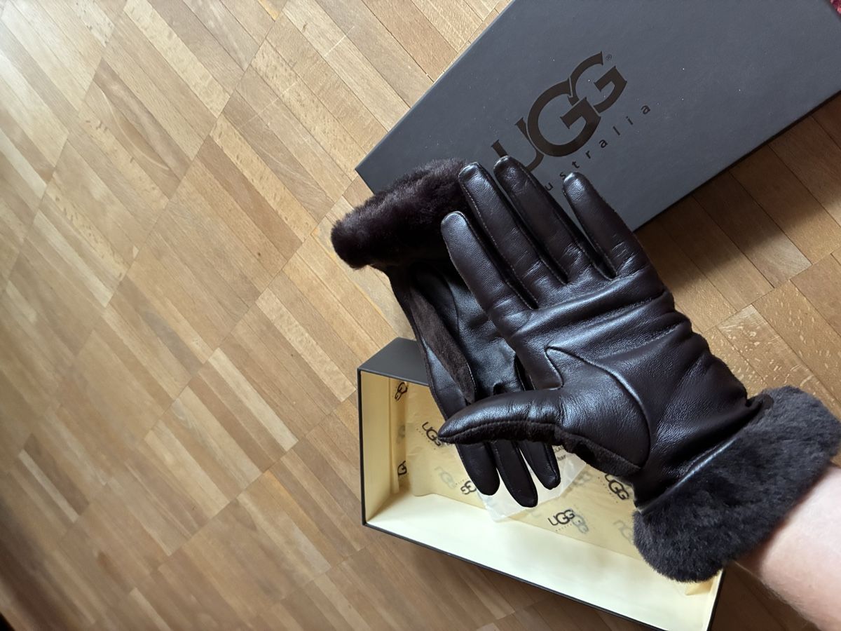 Ugg Guanti & manicotti: Ugg Damen Handschuhe – Usato da Laupen BE venduto da ole_l8gg 1