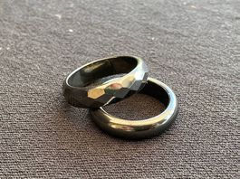 Lot de 2 bagues unisexe, type alliances, en hématite