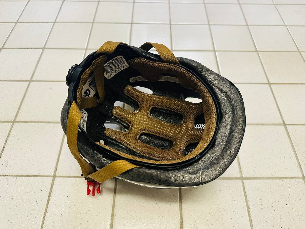 Abus Caschi: ABUS Smiley 2.0 Kinderhelm 45-50 cm – Usato da Basel venduto da MHJME 3