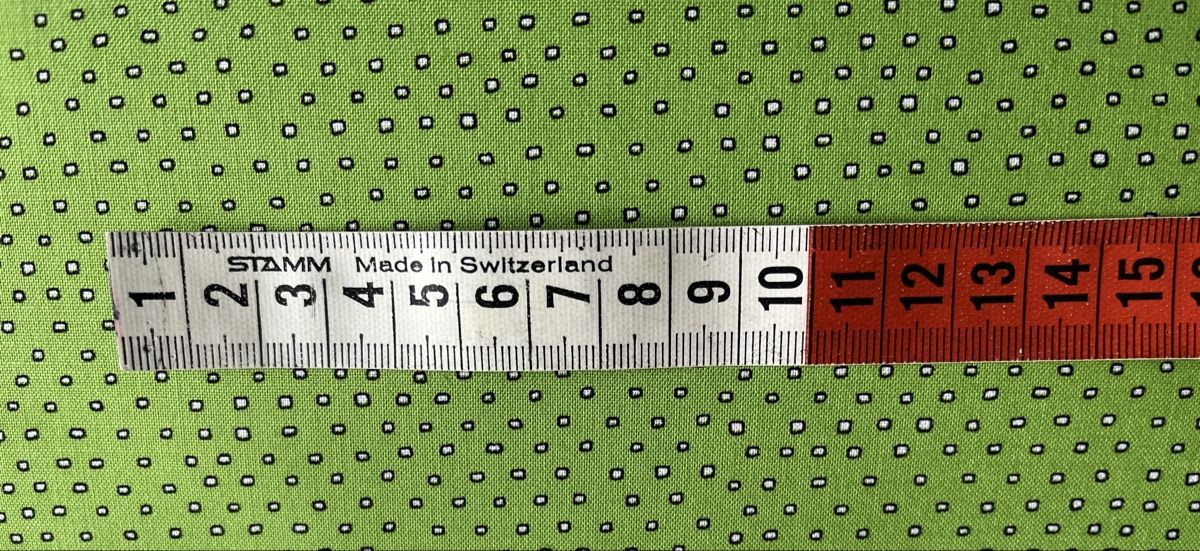 Tessuti: Patchworkstoff grün mit Punte weiss/schwarz umrandet – Nuovo (secondo la descrizione) da Seuzach venduto da KreativmitStoff 1