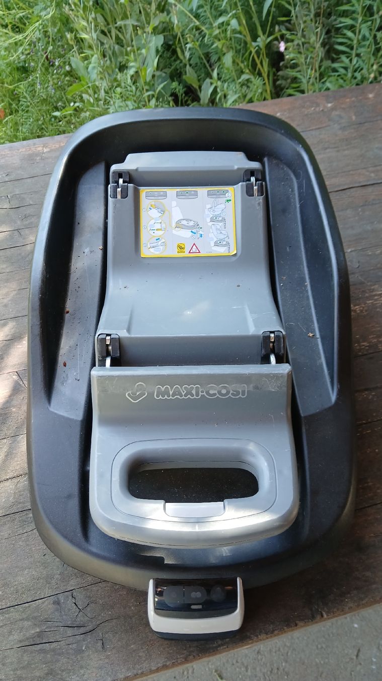 Maxi-Cosi Seggiolini per auto: Ein Maxicosi mit Untersatz – Usato da Lengnau BE venduto da Nat_cw5q 6