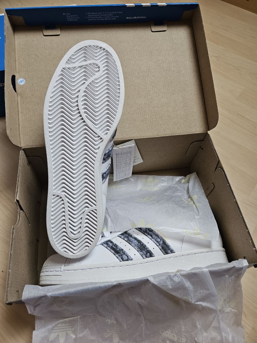 Adidas Scarpe da uomo: adidas superstar – Nuovo e nell'imballaggio originale da Onnens FR venduto da YNM90 4