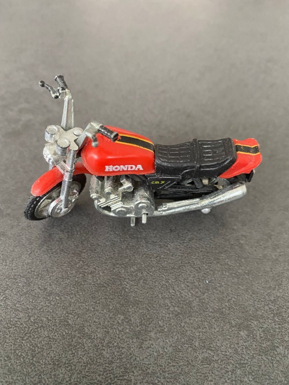 Honda Modellini d'auto: Moto miniature Honda CBX rouge – Usato da Meyrin venduto da Abac007