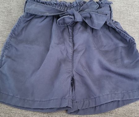 Sommerliche Mädchenshorts mit Schleife, Grösse 122, Top