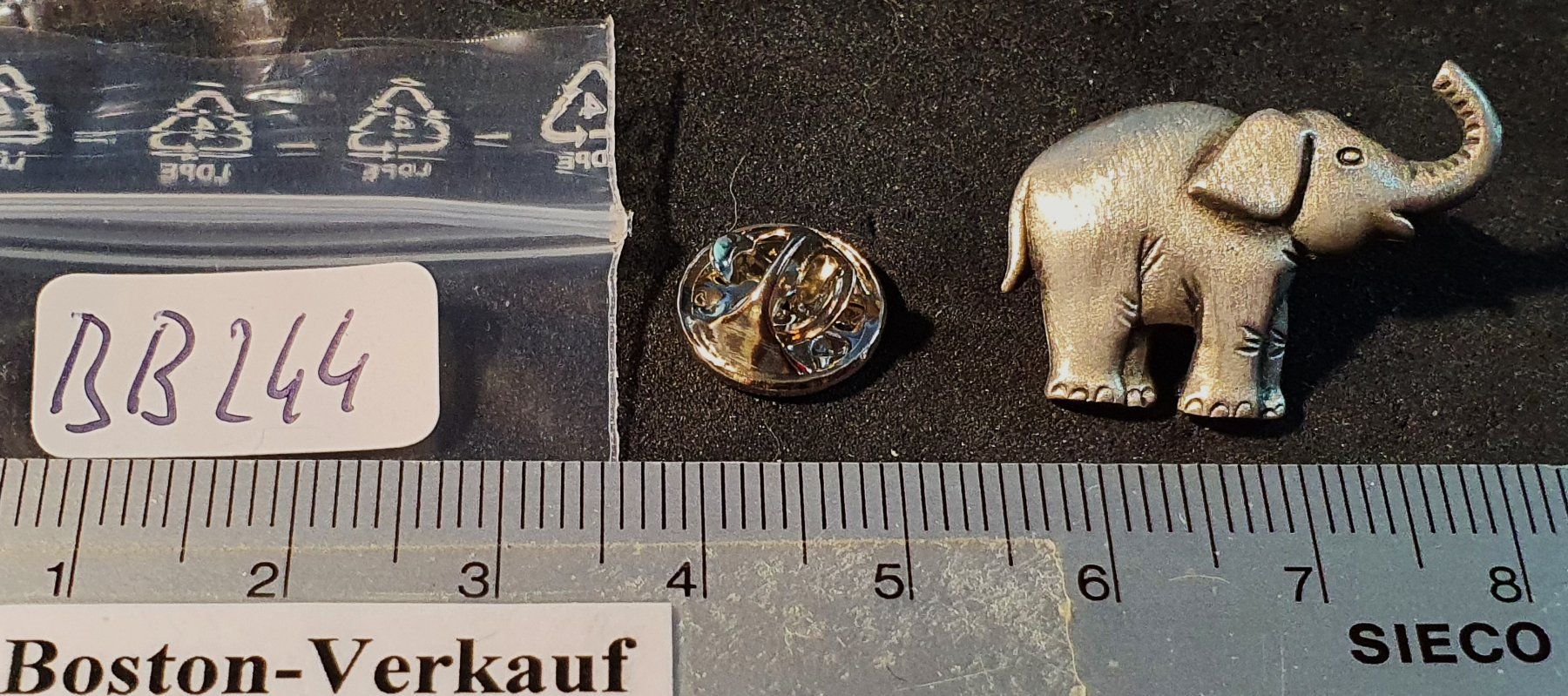 Placchette & Badge: BB244 - 3D Pin schöner Elefant – Usato da Reinach BL venduto da Boston-Verkauf 3