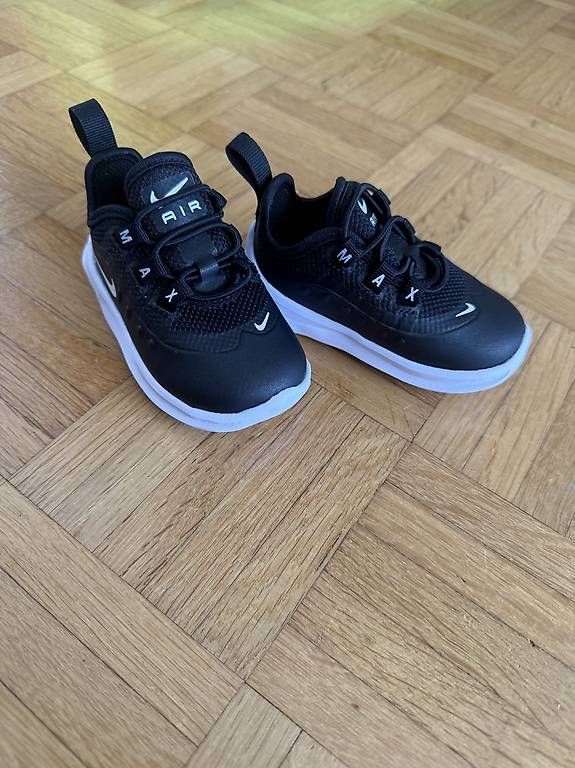 Chaussures garçon: Kinder Nike Schuhe GR.19.5  – D'occasion à Kloten par Privat2011 1