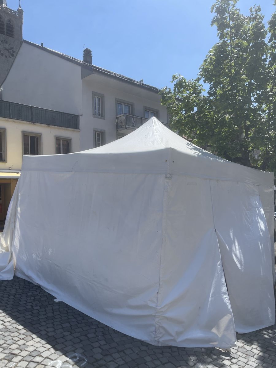 Ombrelloni: tente pour les manifestations – Usato da Romont FR venduto da lua_k8pr 3