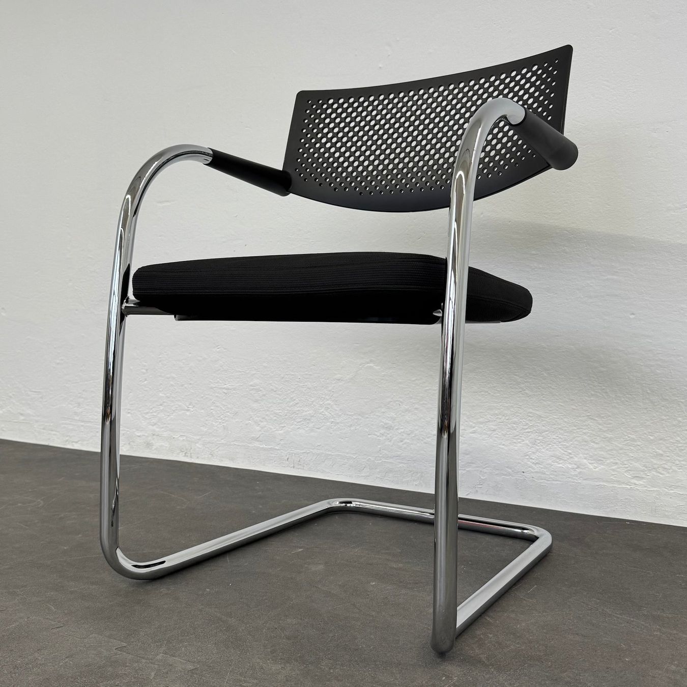 Vitra Sedie: Vitra Visavis 2 Freischwinger - stapelbar - Anthrazit - ohne – Usato da Schönenwerd venduto da mcofficeshop 6