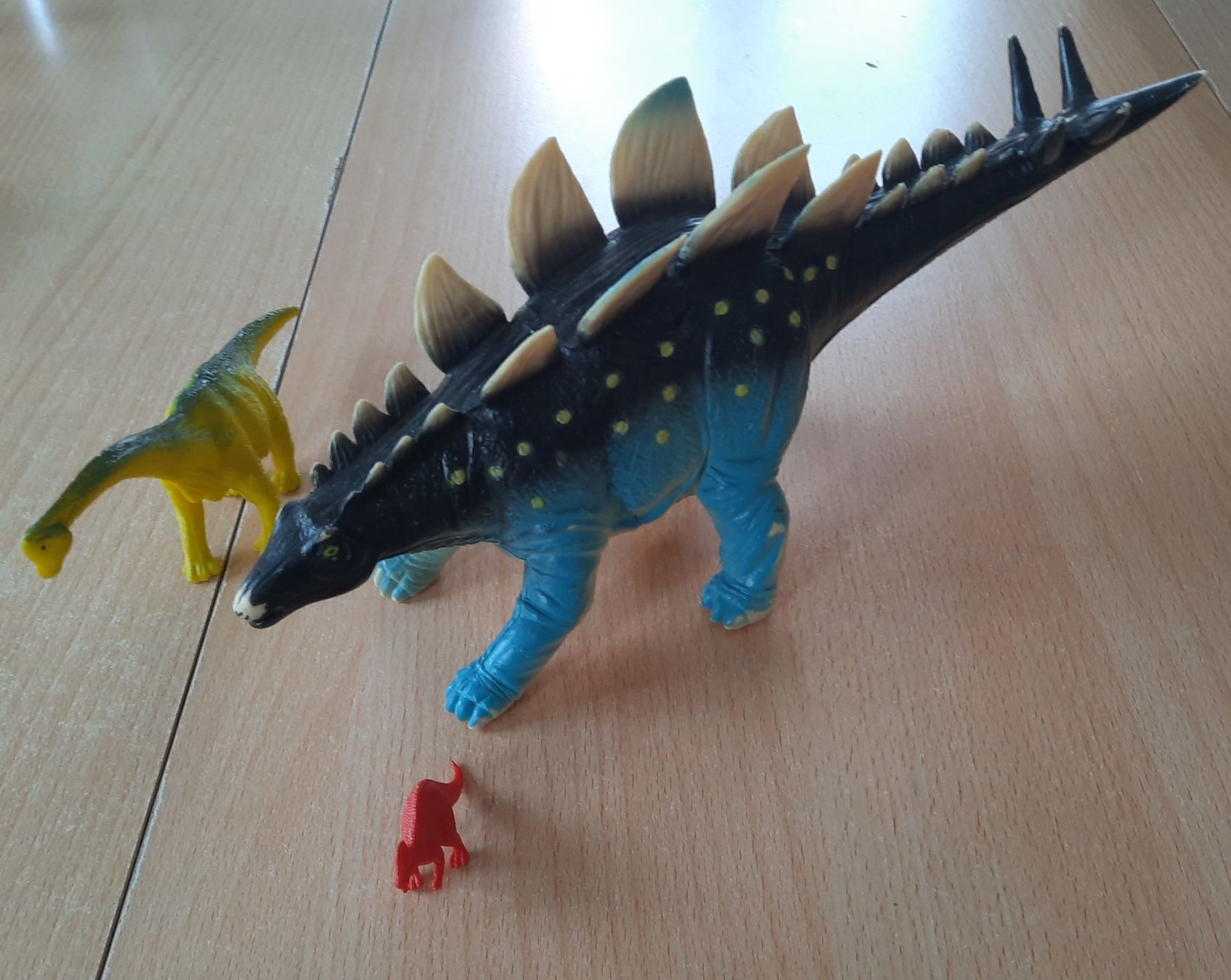 Giocattoli: 3 Dinos – Usato da Rüti ZH venduto da carmen_b