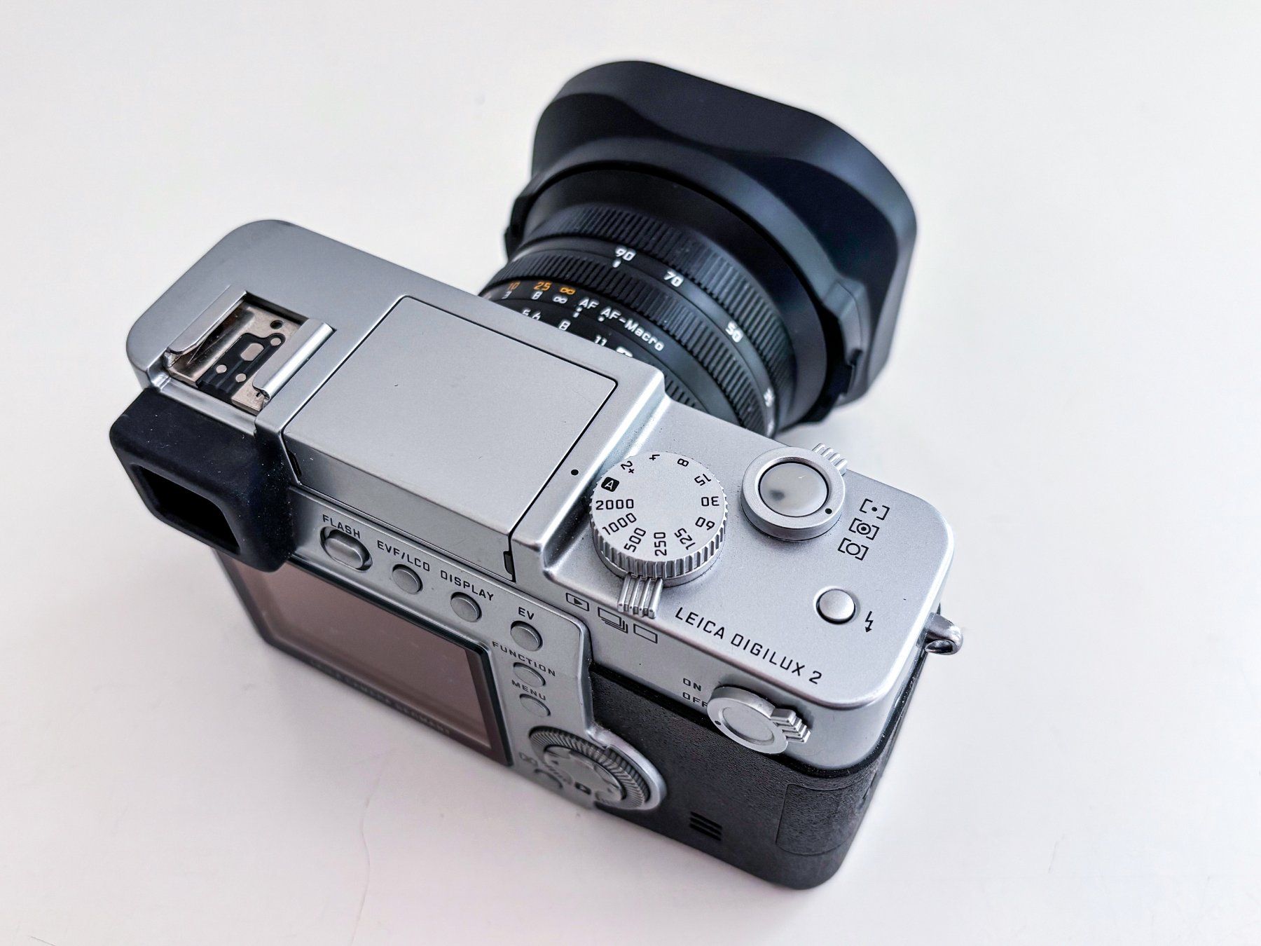 Leica Fotocamera: Leica Digilux 2 – Usato da Zürich venduto da J2O 3
