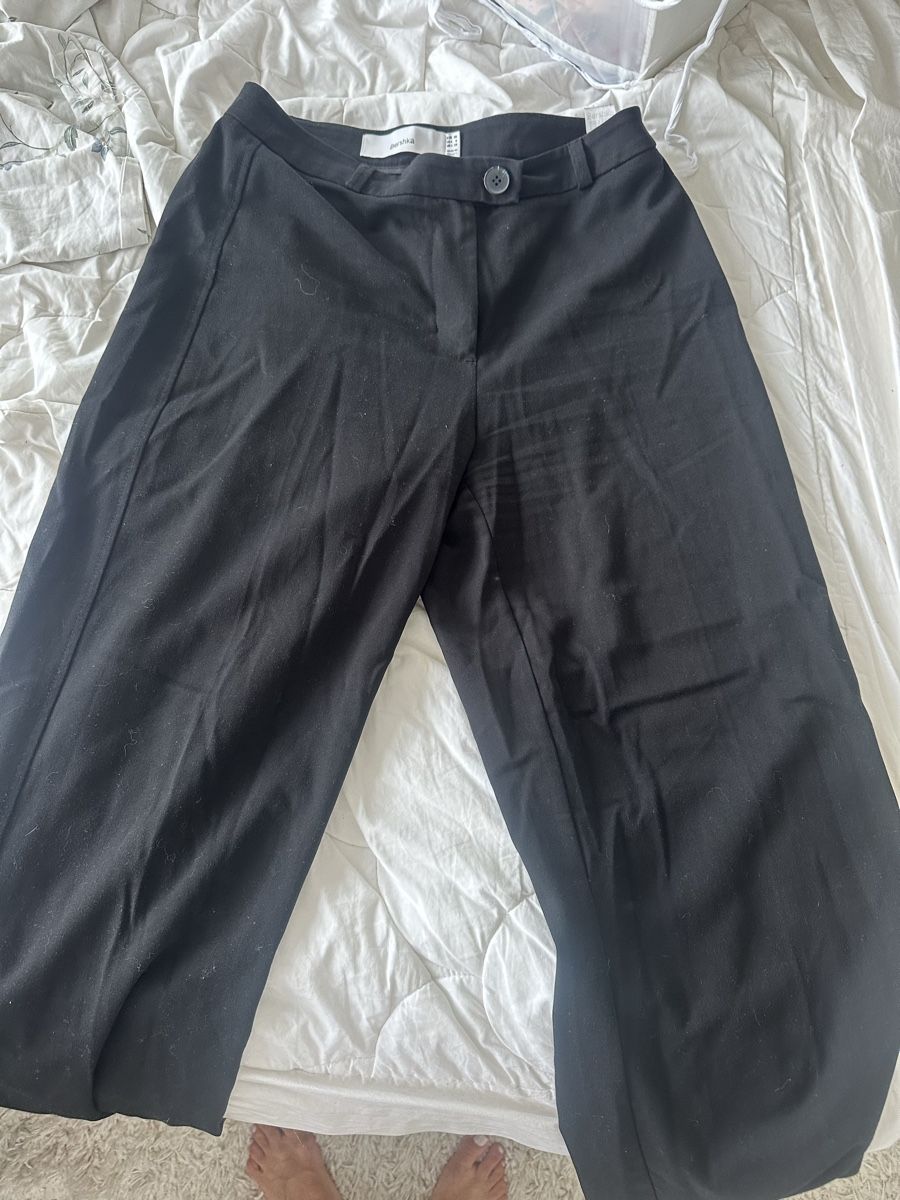 Bershka Pantaloni: Pantalon chic noir bershka – Usato da Hauterive NE venduto da ric_cx8j 2