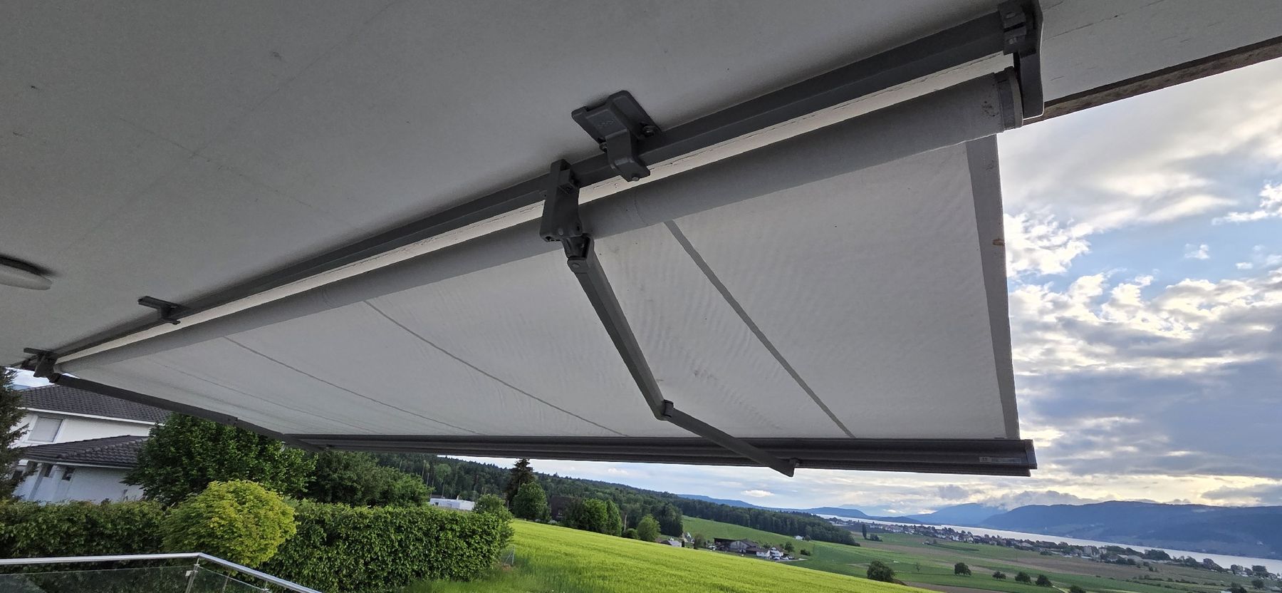 Stobag Marquises: Store Stobag 6m elektrisch – D'occasion à Biel/Bienne par Crozin