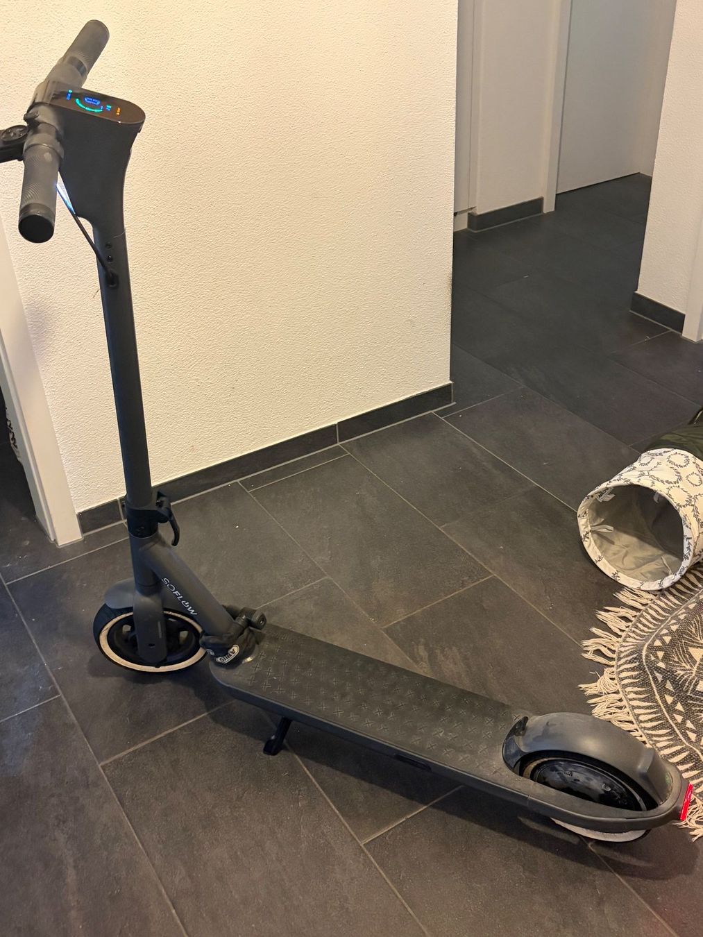 Scooters: SoFlow SO ONE+ E-Scooter ab 1 Fr! – Gebraucht aus Biel/Bienne von Noire