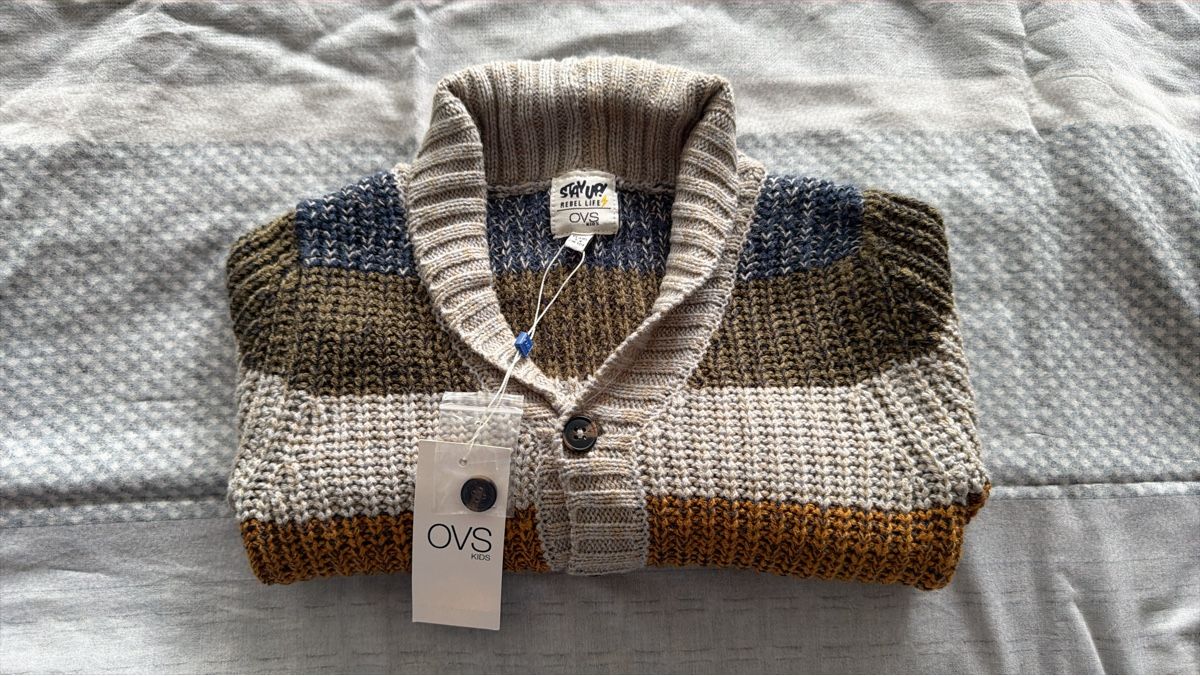 Giacche & Cappotti: Neuwertige OVS Strickjacke Grösse 104 – Nuovo e nell'imballaggio originale da Muri AG venduto da ReBoutique