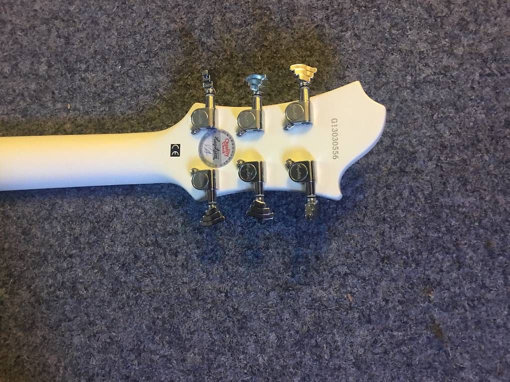 Hagström Musikinstrumente: Nagelneue Hangstrom Metropolis S – Neu (gemäss Beschreibung) aus Duggingen von Singfogel 4
