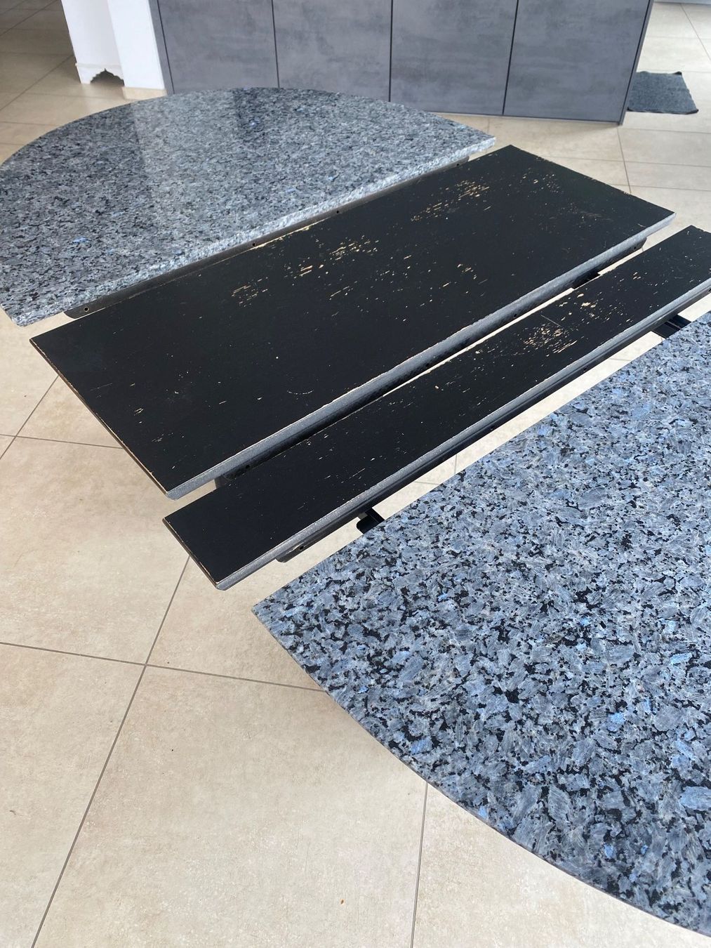 Tische: Esstisch Ausziehtisch Granitplatte Holz  oval – Gebraucht aus Uebeschi von Bosie 1