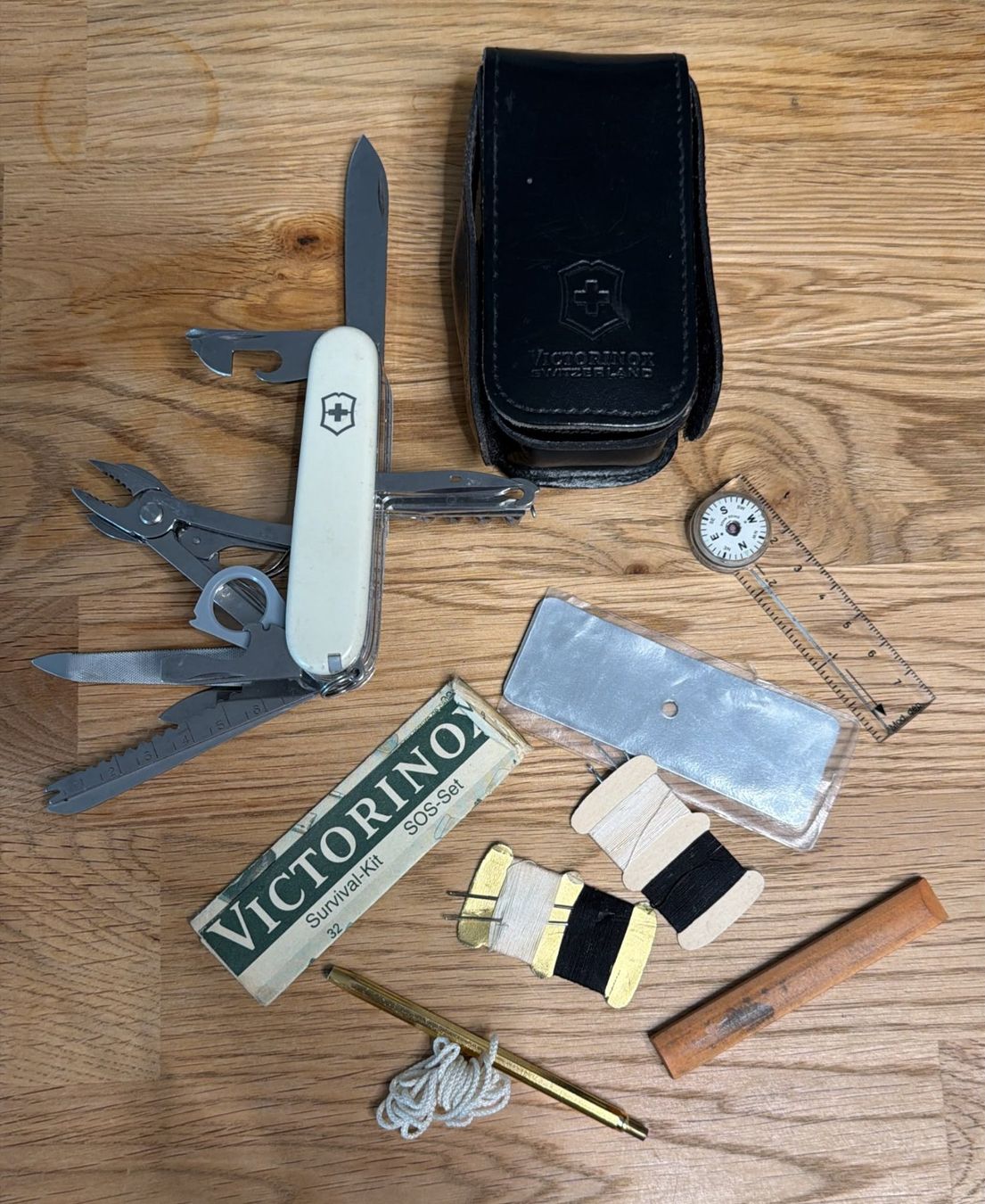 Victorinox Taschenmesser: VICTORINOX  SURVIVAL KIT MIT ETUI – Gebraucht aus Zürich von Frei-Occasionen