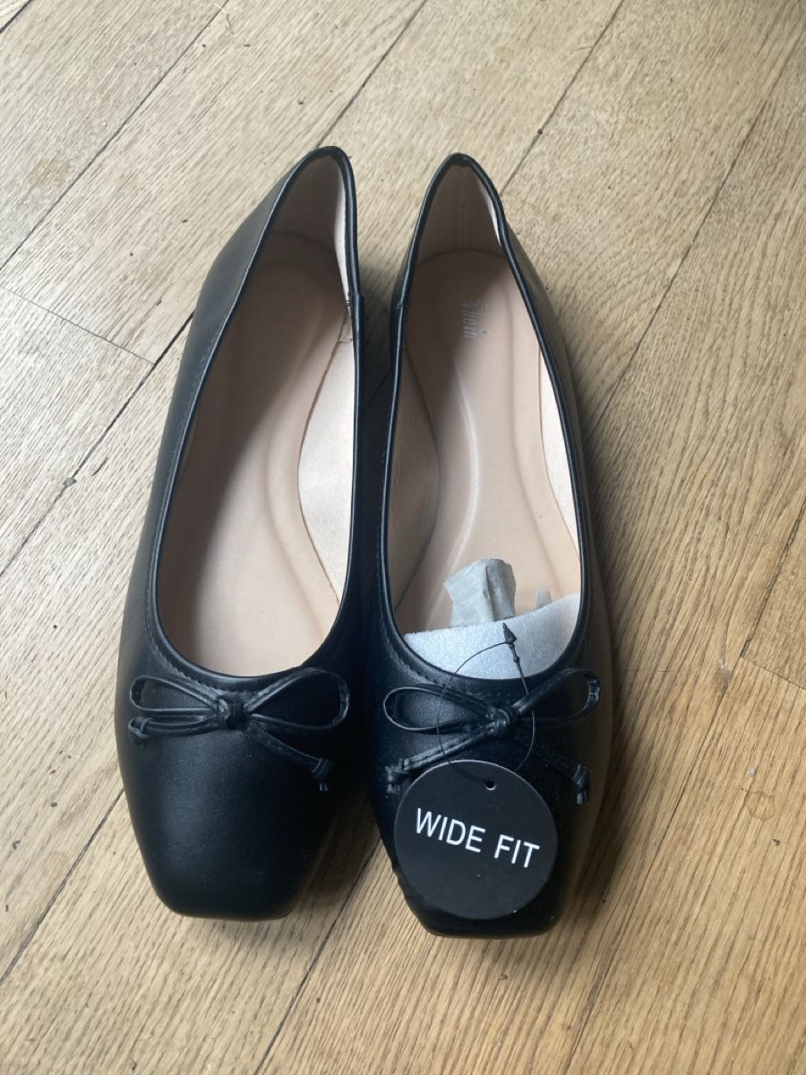 Scarpe da donna: Ballerina schwarz Gr 42 – Nuovo (secondo la descrizione) da Basel venduto da Nomagusa