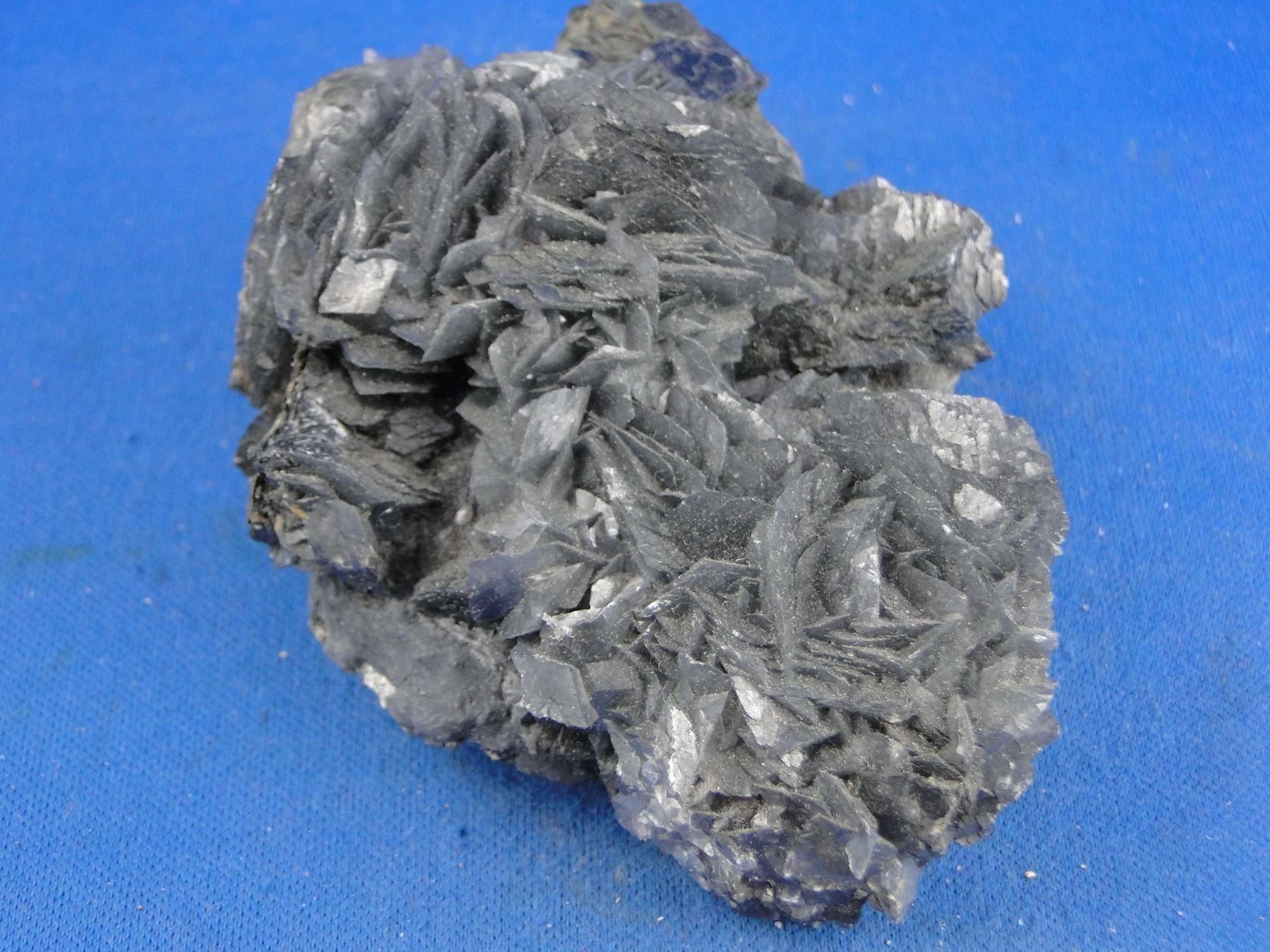Minerali & Pietre curative: Calcit mit Boulangerit-Einschluessen – Usato da Schinznach Bad venduto da Demerald 5