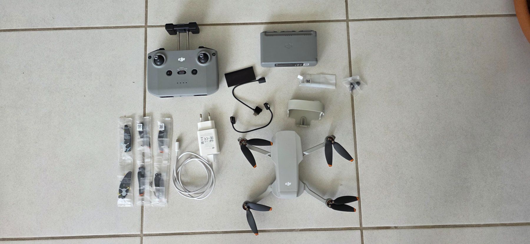 DJI Modellismo RC: DJI Mini 2 Fly More Combo | 3 Akkus – Usato da Embrach venduto da Kasperpa